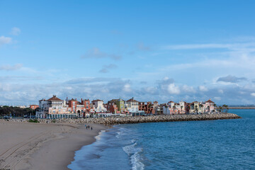 Fototapeta na wymiar La playa de Puerto Sherry, se encuentra en el Puerto de Santa María, en la Bahía de Cádiz, España.
