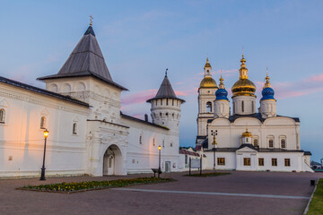 Fototapeta na wymiar Gostiny Dvor (merchant yard), bell tower and St. Sophia-Assumption Cathedral at the Kremlin of Tobolsk, Russia