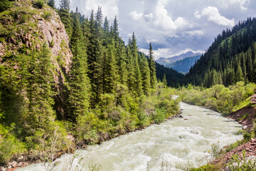 Obraz premium River in Jeti Oguz valley, Kyrgyzstan