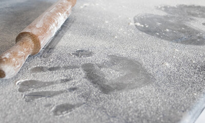 trace of flour on the table