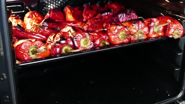 Roasted peppers to the capia in the oven, grilled paprika, roasted red peppers performed,