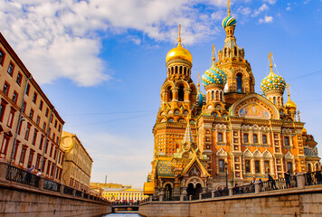 Fototapeta na wymiar Church of the Savior on Spilled Blood and the Griboyedov channel