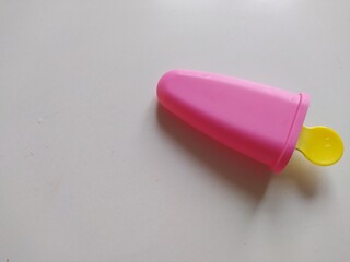 red and green felt tip pens