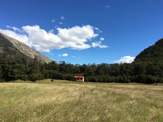 road to the waiau hut red roof hut