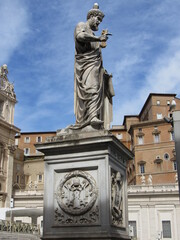 Fototapeta na wymiar Statue of Saint Peter outside of St. Peter's Basilica in Vatican City, Italy