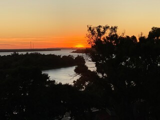 atardecer vista al rio