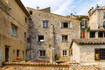 Fototapeta na wymiar It's Beautiful medival houses of Saint Paul de Vence