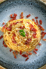 pasta carbonara spaghetti con uovo pancetta e formaggio