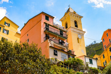 Fototapeta na wymiar It's Colorful house of Manarola (Manaea), La Spezia, Liguria, Italy. It's one of the lands of Cinque Terre, UNESCO World Heritage Site