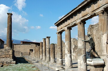 Italie, le temple et la statue de bronze d'Apollon à Pompéi, ville romaine qui a été détruite par l'apprès éruption du Vésuve en l'an 79  après J. C.. Ce site est classé au patrimoine de l'UNESCO.