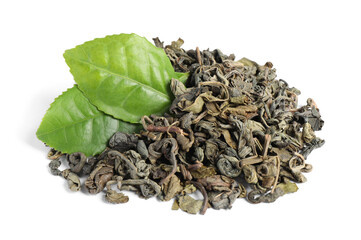 Fototapeta na wymiar Dry and fresh tea leaves isolated on white