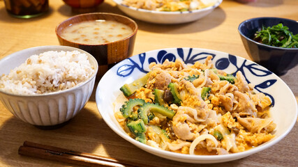 白いご飯とゴーヤチャンプルー