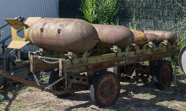 bomby wojsko wojna broń lotnictwo