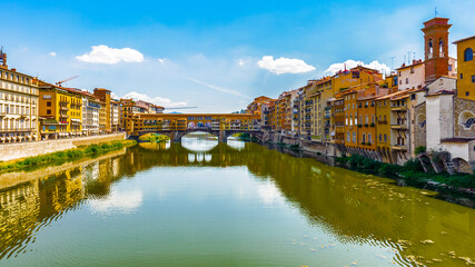Fototapeta na wymiar It's River Arno and the architecture of Florence, Italy