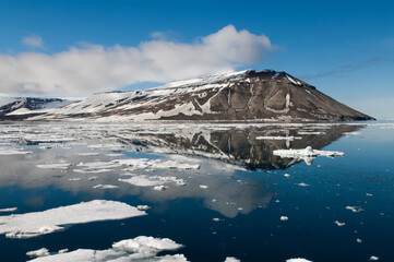 Fototapeta na wymiar Hinlopen Strait, Svalbard Archipelago, Arctic Norway