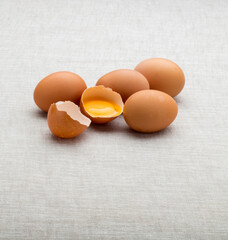  Huevos, Huevo roto y yema de huevo. Huevos, Huevo roto y yema de huevo.