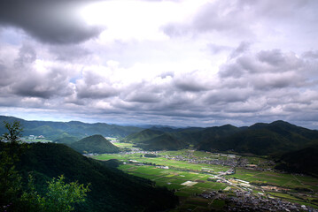 Hyogo prefecture・A long time ago, there was a castle on the summit of the Samurai era, and the castle owner sees rice growing in the west territory from the castle.