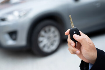 Car keys with anti-theft alarm
