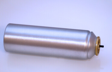 Aufnahme einer Spraydose aus Metall