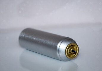Aufnahme einer Spraydose aus Metall