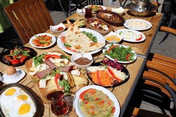 Serpme Kahvalti - Türkischer Frühstück