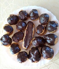 Fait-maison - Éclair et petits choux au chocolat