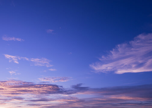 Evening sky with golden clouds © Phaitoon