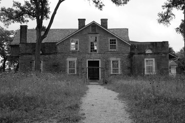 creepy abandoned house