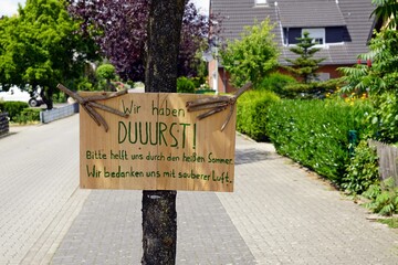 Symbolbild: Baumwässerung, Straßenbäume bei Hitze gießen