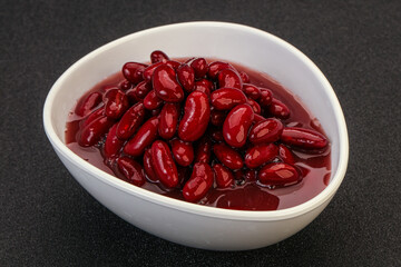 Red baked kidney in the bowl