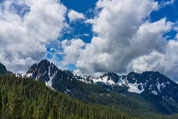 Obraz premium Looking South From Inspiration Point At Mount Rainier National Park