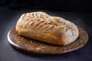 Hogaza de pan artesanal casero, hecho con masa madre