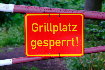 Grillplatz gesperrt - Schild 