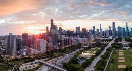 Fototapeta na wymiar Chicago skyline north Side-lakeshoreDrive