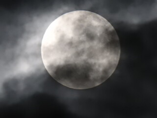 Naklejka na ściany i meble lune couverte de nuage