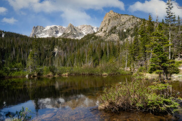 Fototapeta na wymiar Fern Lake in Rocky Mountain National Park