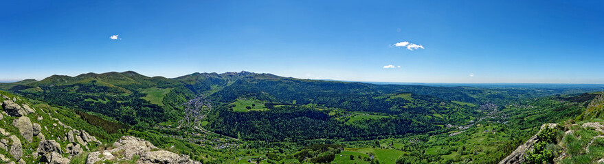 Fototapeta na wymiar Massif du Sancy, Vallée de la Dordogne, le Mon-Dore, La Bourboule, Auvergne, France