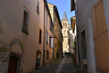 Fototapeta na wymiar Rue de l'église à Florac (48400), Lozère en Occitanie