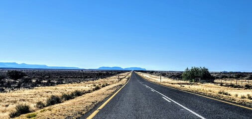 road to the mountains in the Karoo 