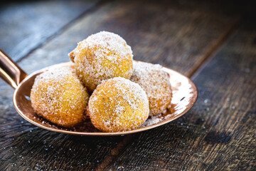 Brazilian rain cookie. Small sweet served in the afternoons, as an afternoon coffee. Made of cinnamon and refined sugar. Called in Brazil 