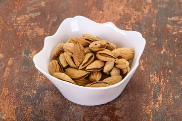 Unpeeled Almonds nuts