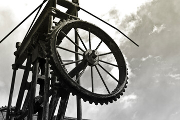 Fototapeta premium Lifting tower and cloudy sky