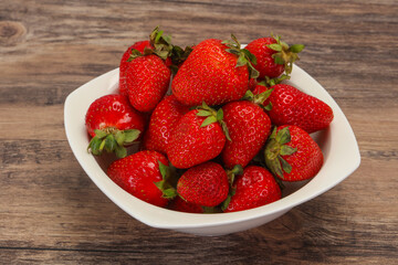 Sweet strawberry in the bowl