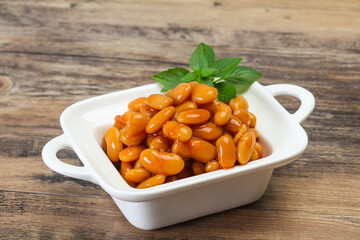 White beans with tomato sauce