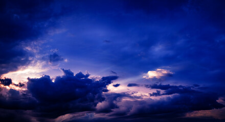 Fototapeta premium Dark evening sky high contrast weather picture