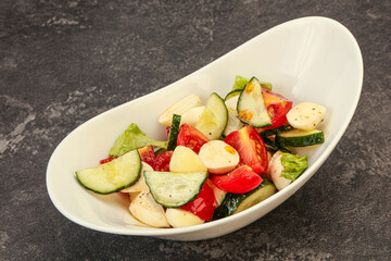 Salad with vegetables and mozzarlla
