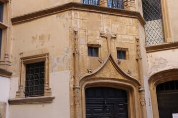 Fototapeta na wymiar Façades d'immeubles traditionnels du vieux Lyon, ville de Lyon, département du Rhône, France