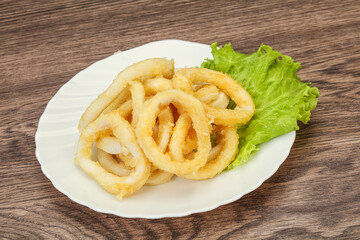 Roasted squid rings with salad