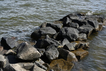 Obraz premium rocks in the water