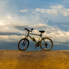 Fototapeta na wymiar Bicycle standing on a cliff in front of the sea and sky
